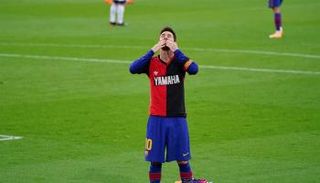 ليونيل ميسي بقميص نيولز أولد بويز