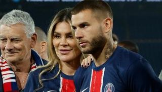 لوكاس هيرنانديز وزوجته