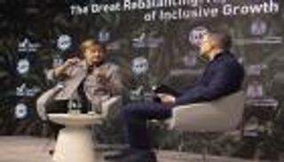 من جناح الإمارات بـ&laquo;دافوس 2026&raquo;.. صندوق النقد يحذر من &laquo;تسونامي AI&raquo; على الوظائف