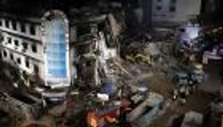 باكستان تعلن ارتفاع ضحايا حريق مركز تجاري في كراتشي إلى 67 قتيلا