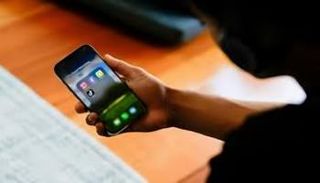 حظر وسائل التواصل للمراهقين في بريطانيا