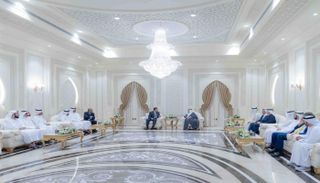 حاكم الشارقة يستقبل أبناء القارئ عبدالباسط