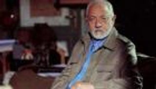 عملية جراحية دقيقة.. تطورات الحالة الصحية للفنان عبد العزيز مخيون 