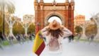 السياحة الإسبانية تحطم الأرقام.. 97 مليون زائر و135 مليار يورو في 2025