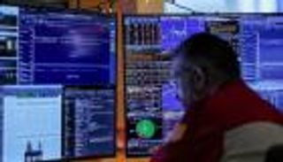 الذكاء الاصطناعي تحت الاختبار في وول ستريت.. قوة واعدة لا تُغني عن البشر