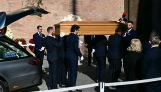 جنازة فالنتينو 