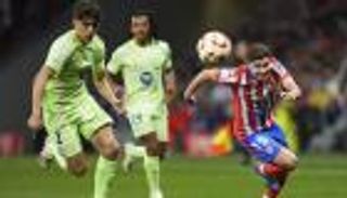 رسالة صريحة من وكيله.. حقيقة مفاوضات برشلونة مع جوليان ألفاريز