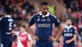 بسبب منتخب الجزائر.. باريس يجهز مُفاجأة غير سارة لسمير شرقي