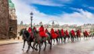 خيول أكثر ودبابات نصفها غير جاهزة.. مفارقة تكشف أزمة الجيش البريطاني