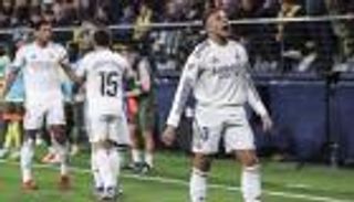 تعليمات لم تنفذ.. موقف طريف يجمع مدرب فياريال ومبابي (فيديو)