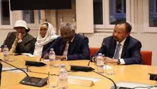 جانب من لقاء وفد «صمود» مع المركز الفرنسي للعلاقات الدولية في باريس