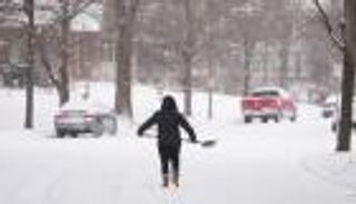 مستجدات العاصفة في أمريكا.. ترامب يقر الطوارئ في 10 ولايات