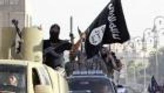 تضم 250 عنصرا.. ثالث دفعة من معتقلي داعش بسوريا تصل العراق