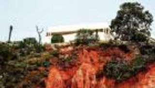 عاصفة هاري تفاقم المخاطر في تونس وتدابير عاجلة لحماية السكان