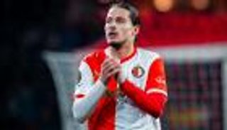 حاج موسى يشعل خلافا بين أسطورتي هولندا