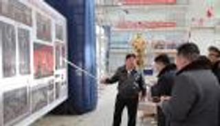 منحوتات فنية توثق مشاركة كوريا الشمالية في حرب أوكرانيا