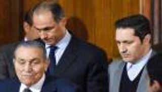 علاء مبارك يكشف حقيقة &laquo;أحضان&raquo; الإخوان له في السجن