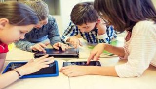 مخاطر الفضاء الإلكتروني على الأطفال