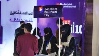 فعاليات معرض «سوق من غير كاش» في عدن