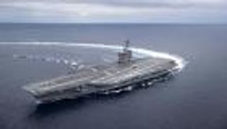 إيران في مرمى &laquo;لينكولن&raquo; وأخواتها.. رسائل نار قبل القرار