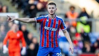 آدم وارتون لاعب كريستال بالاس