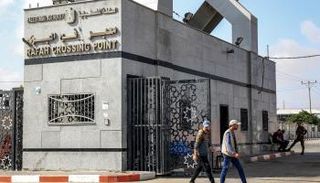 مدخل معبر رفح الحدودي مع مصر في جنوب غزة