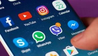 قراصنة اخترقوا هواتف بالحكومة البريطانية