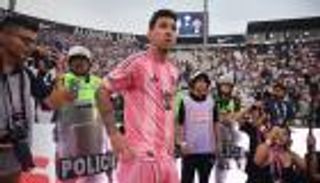 ميسي يهدد لابورتا في انتخابات برشلونة