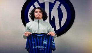 الموهبة الجزائرية مهدي مغلوت