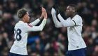 قبل ليلة الأبطال.. حادث &laquo;فيراري&raquo; لثنائي توتنهام (صور)