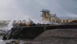 بريطانيا ترفع الاستعداد لعاصفة &laquo;شاندرا&raquo;.. رياح عاتية وأمطار وثلوج