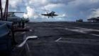 10 قطع بحرية أمريكية بالشرق الأوسط.. وأصابع إيران &laquo;على الزناد&raquo;