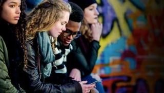 هل تسلبنا التكنولوجيا حياتنا وعمرنا؟