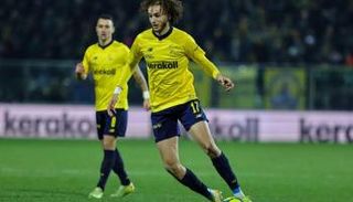 الموهبة يانيس ماسولين