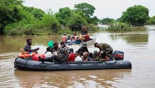 ظهور التماسيح داخل المنازل في موزمبيق