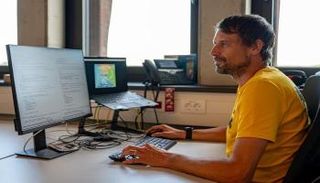 دومينيك هولس - موقع IDW المتخصص في أخبار البحث العلمي