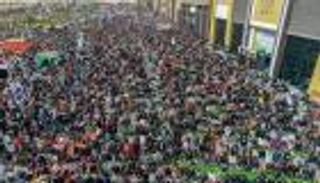 الآلاف يؤدون صلاة الجمعة داخل معرض القاهرة الدولي للكتاب (صور)