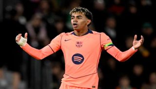 لامين يامال نجم برشلونة 