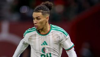 قبال لاعب منتخب الجزائر