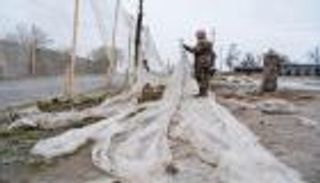 حولت شباك الصيد لدروع.. أوكرانيا تصطاد المسيرات الروسية بحيلة بدائية