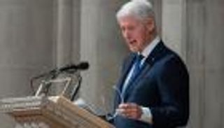 وثائق إبستين تكشف مراسلات &laquo;محرجة&raquo; مع مكتب كلينتون