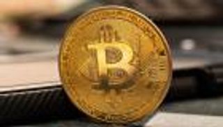 هبوط حاد في سعر بيتكوين.. دون 75 ألف دولار 