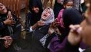 غارات إسرائيلية تخطف أرواحا بغزة.. ومعبر رفح يؤجل &laquo;نافذة أمل&raquo;
