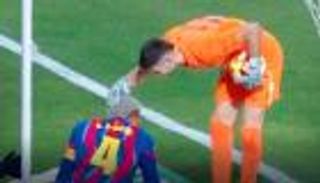 غرابة حارس برشلونة.. شكر أراوخو &laquo;الهداف&raquo; فأعطى ألباسيتي ركنية (فيديو)