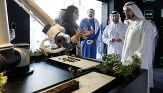 الشيخ محمد بن راشد آل مكتوم يطلع على خارطة طريق المساحات المائية والخضراء