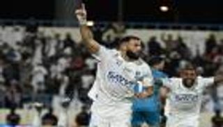 30 دقيقة تكفي.. بنزيما يقص شريط أهدافه مع الهلال