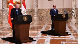 الرئيسان المصري عبدالفتاح السيسي و التركي رجب طيب أردوغان