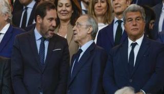 لابورتا رئيس برشلونة وبيريز رئيس ريال مدريد
