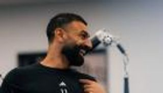 كشف أغنيته المفضلة.. محمد صلاح &laquo;منسق موسيقي&raquo; في ليفربول (فيديو)