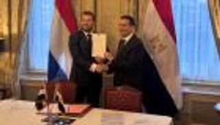 هولندا تعيد قطعة أثرية منهوبة عمرها 3500 عام إلى مصر